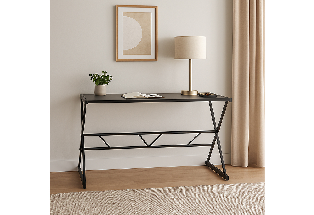 Απεικονίζεται το γραφείο σε δωμάτιο.